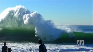 The most compelling wave in the world... Full video: http://bit.ly/Wedgemayhem Video: Alex Verharst Photography | Magicseaweed