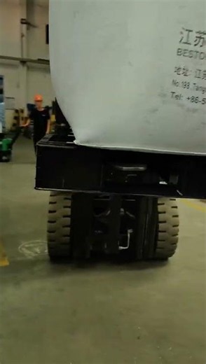 Heavy Duty Plastic Pallet Dynamic Load Test