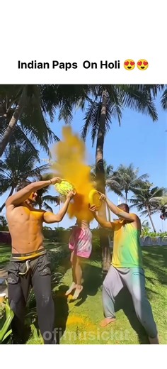 Indian Paps Got No Chill On Holi 😂 #paparazzi #happyholi #viralvideo