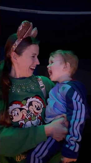Watching the fish swim in Epcot is magical. ✨💙🥹 #epcot #findingnemo #disneyworld #toddler #cute
