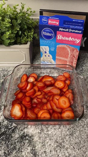 Delicious Strawberry Dump Cake Recipe