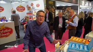 Ein Paradies für Knabber-Fans, das ist die größte Süßwarenmesse der Welt in Köln. Über 1.800 Aussteller stellen ihre neuesten Leckereien vor. Und Dirk Hoffmann pickt für uns die Highlights raus: von veganen Schokoriegeln bis zu feinen Erdnussbutter-Snacks. #AbenteuerLeben #video | Abenteuer Leben