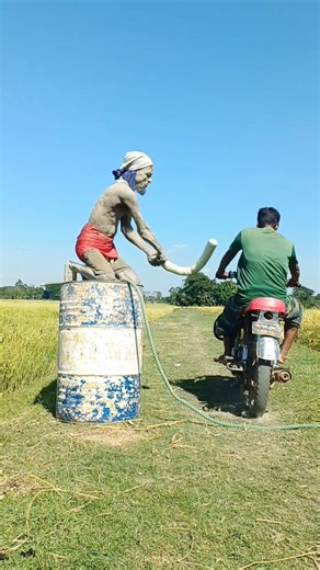“He Was Floating in the Middle of the Road… What Happened Next SHOCKED Everyone 😱🏍️”