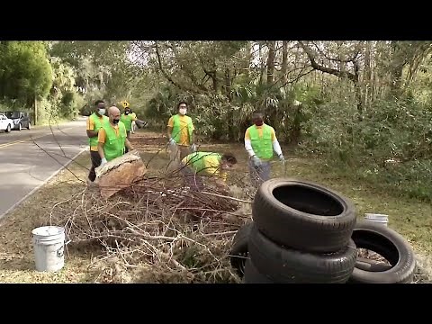Volunteers clean up park