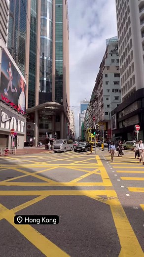 Exploring the Streets of Hong Kong: A Cultural Experience