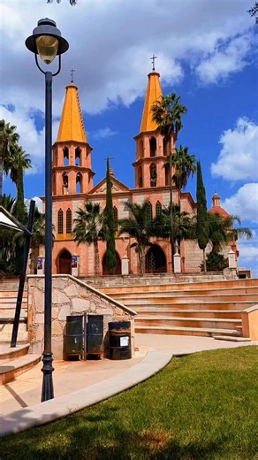 🌾🎶 “Mi Mesón” – Un homenaje para los que están lejos 🎶🌾￼ Cantautor: Gaby Hernández Esta canción está dedicada ￼desde el corazón, pensando en toda la gente del Mesón de Los Sauces que hoy está lejos de su tierra 🤎 Para los que extrañan las presitas al atardecer 🌅 San Francisco, el Corredero, El Salero… la sombra del Pirulito 🌳 el río de los Lomelines y aquellas carreras que hacía Rodrigo Vallejo donde vibraba orgulloso el pueblo 🐎🔥 “Mi Mesón” es un canto a la raíz, a la memoria, a ese pe