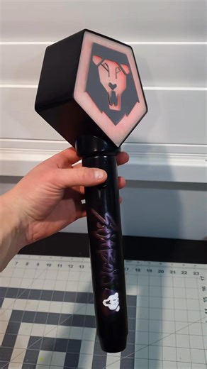 😭 Huntrix and Saja Boys lightsticks made by cre8_xtrusion STL/3D print files by Do3D.com — use code: CRE8 for discounts. #kpopdemonhunters #huntrix #sajaboys #golden #fan #lightstick #kpop #bts #blackpink #3dprinting #do3d | Do3D.com
