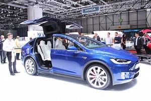 Tesla Model X : Tesla vous donne des ailes - Vidéo en direct du salon de Genève