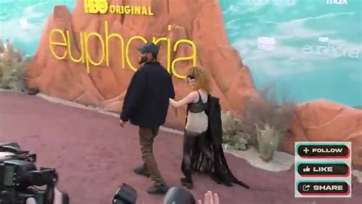 Natasha Lyonne breaks silence after being removed from plane