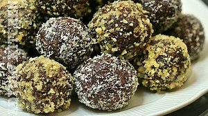 Bomboane din biscuiti cu visine din visinata - bilute betivane