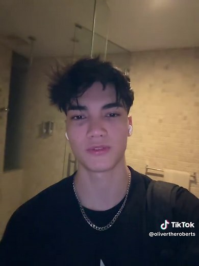 Oliver Roberts (@olivertheroberts)’s videos with I KNOW ? - Travis Scott