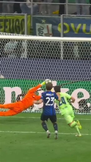 Yann Sommer's IMPOSSIBLE Save vs Barcelona! 😱⚽️
