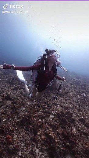 ダイビングは、海の魔力と美しさを間近で体験させてくれる。 #Sweet Female Diving Times #女性ダイバーの水中写真 #女性ダイビングのエキサイティングな体験 #魅力的な女性ダイビングの瞬間 #女性ダイバーの環境活動 #ダイビングガール #手放す #スキューバダイビング #行きたいところへ行こう #自由を楽しむ