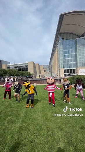 Chicago with Friends: Campus Mascots Meet-Up