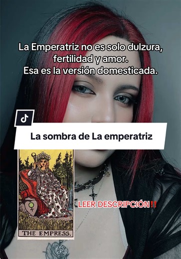 La verdad es que esta carta encarna la energía femenina primigenia: la que crea, sostiene y también devora cuando algo ya no merece vivir. La Emperatriz es materia viva. Cuerpo. Sangre. Deseo. Instinto. No pide permiso para existir. 🌑 La sombra de la Emperatriz En su lado oscuro, la Emperatriz no cuida: posee. No nutre: absorbe. No espera: atrae y somete desde el magnetismo. Es la madre arquetípica que ama, pero también la que asfixia. La mujer que seduce sin moverse. La presencia que no persig
