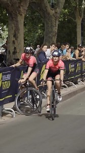 Even cyclists hate cyclists. 👀🚴‍♀️🚴‍♀️ In September 2023, New Zealand triathlete Nicole van der Kaay found herself in a shocking bike accident caused by her teammate at the Super League Triathlon in Toulouse. The Kiwi Olympian was sent flying from her bike when her teammate, Italian rider Alice Betto, veered into her path and forced her into a barrier. Fortunately, Van der Kaay wasn't seriously injured during the incident and even attempted to keep competing - but problems with her bike cause