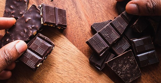 9 Benefits of Dark Chocolate & How Much You Should Eat