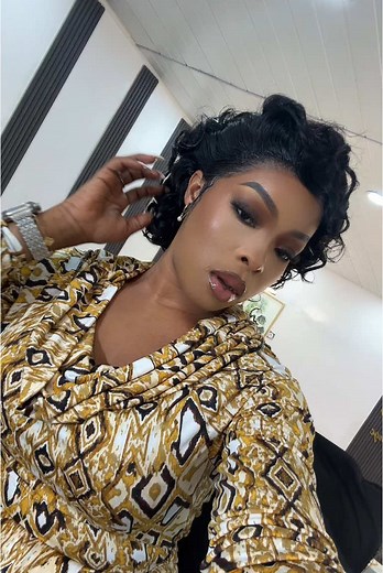 Chic Dame Makeup Inspiration for Queens