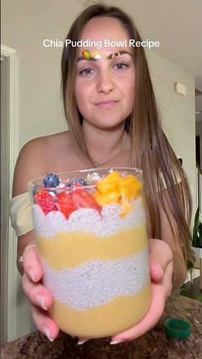 Easiest Chia Pudding Recipe 🤤🥭💛 #rawvegan #chiapudding #rawveganfood #vegan #veganrecipes