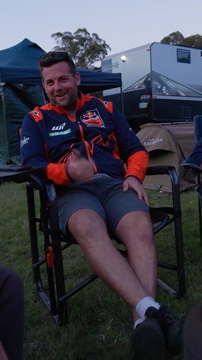 Need some tips for starting on pole position? Blake’s got you covered – just maybe don’t copy his Coffs Harbour technique, where he launched from pole position right into a turn-one dirt inspection. Glad you’re okay Blake, and stoked that you came straight back for redemption at the Transmoto 8-Hour at Blayney 💪 | Transmoto