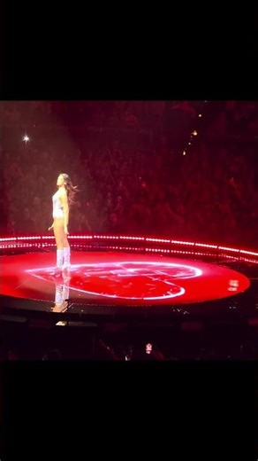 Dua Lipa Dropped an Explosive Dance Break 💥🕺 #shorts #dualipa #live