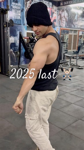 Hold the pose. Feel the power 💪🏻#fit_accord #2025shorts #fitness #shorts