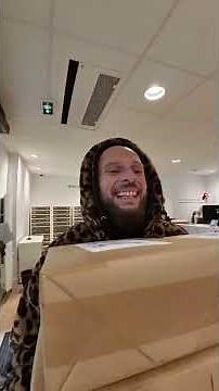 📦 Lundi = gros dépôt de colis à la Poste Tous les colis du week-end partent aujourd’hui, parce que