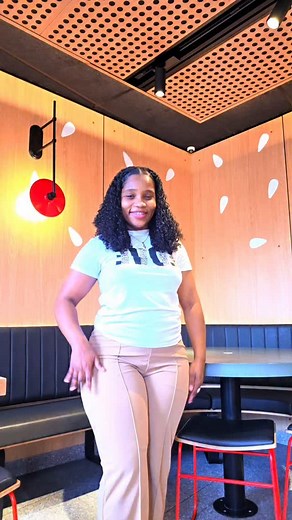 Um badjon de Patty pa alegra nhôs dia e ativa corpo pa kel estreia de nova música más logo 18h de Portugal 🇵🇹. Até já 🙌. Nhôs subscreve na canal https://youtube.com/@berdianasunidas?si=WsjXDttFBakBUXns.✅️ | Batucadeiras Berdianas Unidas