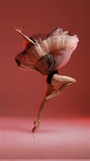 🇺🇦 Model poses for photoshoot📸 Ballet. Model Margo