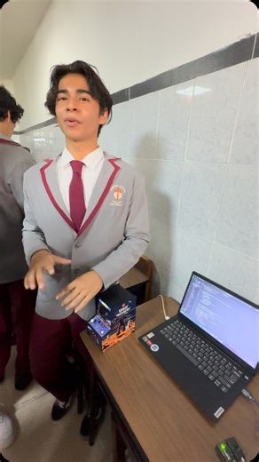 Santiago Apostol College on Instagram: "¡ Creamos un videojuego en Python! Programado con pygame, con audio y efectos épicos, licencia MIT: libre y abierto, Aprende a programar jugando. Objetivo de aprendizaje: Aprender a programar, desarrollando lógica, creatividad y usando recursos con licencia libre.#Python #videojuegos #programacion"