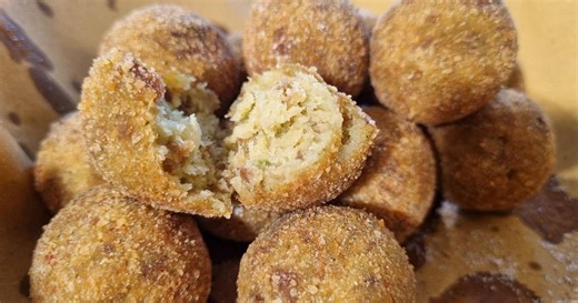 Il pane in eccedenza divanta polpetta: un piatto gustoso e veloce