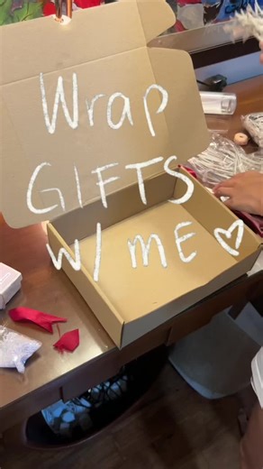 Prepping early for Christmas! This is for my sister because she loves accessorizing 💕 Earrings: Pagmaya Fragrance Spray: Dear Heather Box and Paper Filler: @BoxPackersPH