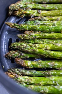 Air Fryer Asparagus Recipe - Evolving Table