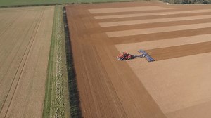 22K views · 502 reactions | Le Quadtrac, ce monstre de puissance ayant des performances qui parlent d'elles-mêmes, un tracteur à la fois PUISSANT, CONFORTABLE et MANIABLE qui sait battre tous les records du monde. Le tracteur qui fait rougir les plantes les plus vertes ... | CASE IH | Facebook