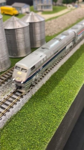 Amtrak Ho scale engine