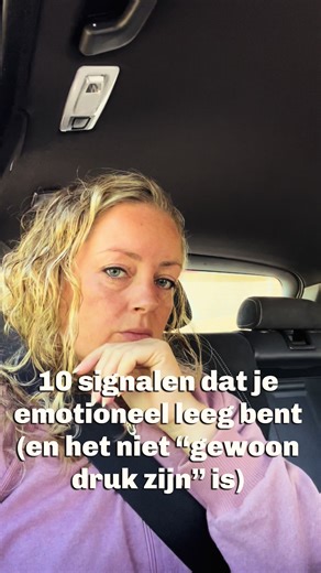 Dit gaat niet over lui zijn. En ook niet over ouder worden. Dit is je lichaam dat al te lang op standje overleven staat. Herken je dit? \t1.\tJe zet jezelf structureel op de laatste plek. \t2.\tDe ochtend voelt zwaar, nog vóór de dag begint. \t3.\tJe wordt moe wakker, ook na een lange nacht. \t4.\tHoofdpijn, spanning in je lijf of vage darmklachten. \t5.\tJe voelt je soms vlak of afgestompt. \t6.\tHet voelt alsof je leeft voor iedereen behalve jezelf. \t7.\tKoffie, suiker of wijn zijn nodig om v