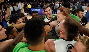 The South East Melbourne Phoenix took down Melbourne United Basketball Club in the inaugural Throwdown and #NBL20 season opener, 91-88. Mitch Creek was nothing short of sensational in his NBL return, dropping 28 points (including 4/5 from deep) and grabbing 11 rebounds on his way to snagging Bunnings player of the game props. | NBL