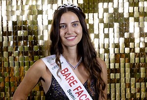 ብዘይ መጸባበቒ 'ሜክ ኣፕ' ክሳብ ሚስ ዓዲ ኢንግሊዝ ንምዃን ዝበቕዐት ተመሃሪት ፖለቲካል ሳይንስ። https://bbc.in/3x1tdB7 | BBC News Tigrinya