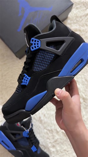 Jordan 4 Blue Thunder review — sizing, look, and styling
