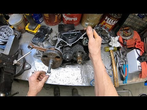 Suzuki RM250 C2 engine disassembly