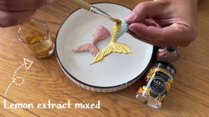 Sweet Spell Gold Luster Dust Edible Glitter (15g) - Shimmer Pearl Dust Powder for Decorating Cakes, Chocolate, Drinks, Cocktails - 100% Edible, Food Grade, Vegan, Gluten-Free