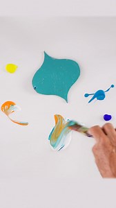 Here’s how I match a color to any object in under 60 seconds. First, I mix a variety of colors — in this case, blue, its complement orange, plus some yellow and white. I always start by matching the value (the lightness or darkness), then fine-tune the color from there. A lot of artists feel intimidated by color because they’re not sure how to recreate it — but with a little practice, it becomes second nature. 🎨 | Art2Life