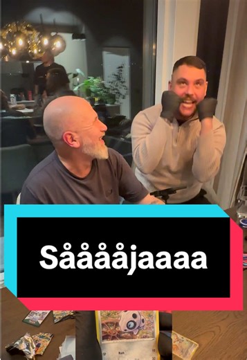 En sista med broder @Markoolio denna var för tung för att inte posta 🙏🔥 Bröderna på @cardlevels löste detta banger pack 🔥🔥 #godpack #pokemon #packopening #guld #toppträff