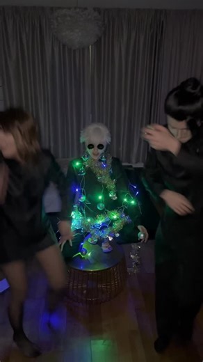 DJ HARU 魏老板 Cosplayer on Instagram: "Merry Rizzmas 🎄🤟🏻 . . . . . . . #jjk #jujutsukaisen #jujutsukaisencosplay #gojo #geto #shoko"