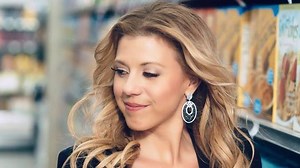 19K views · 1.2K reactions | Are you anxiously awaiting the premiere of @hollywooddarlings season 2 like I am ? Catch me and my fellow darlings @yolakin & @beverleymitchell on @poptv on April 18th! | Jodie Sweetin | Facebook