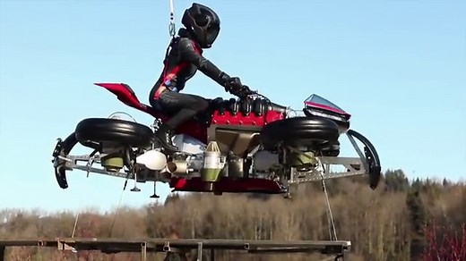 Lazareth 496, la première véritable moto volante du monde est française