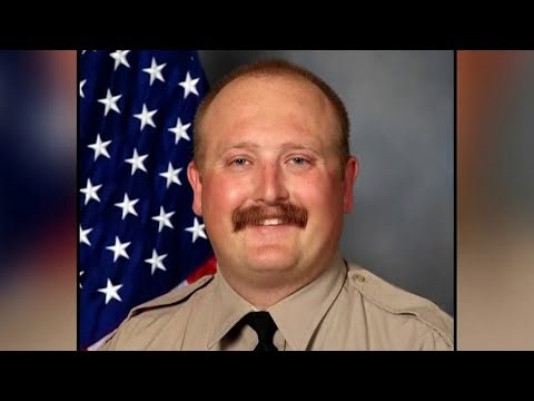 Hispano mata a tiros a un policía que llegó a su casa con orden de desalojo