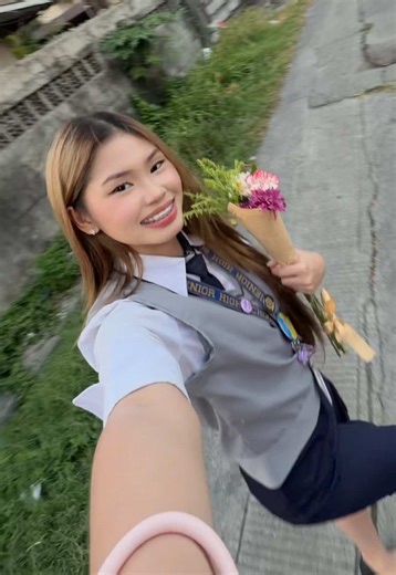 get a man who only lets you carry flowers while he carries everything else 💕💐 #myman #flowers #justbecauseflowers #fyp #couplegoals
