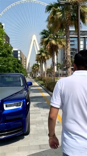 Rolls-Royce Phantom VIII | Owner Walks Up, Enters & Drives Off in Style