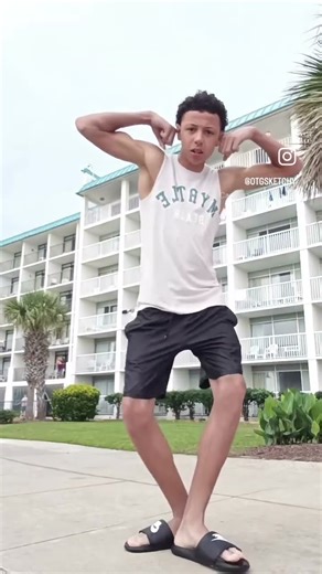 New the name of the song is: Jennifer by Trinidad Cardona